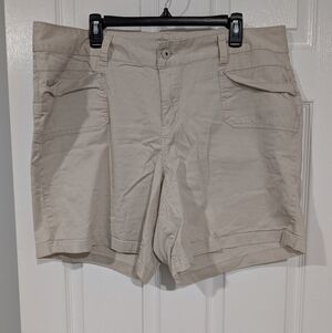 Lane Bryant Light Khaki Tan Shorts in Size 18
